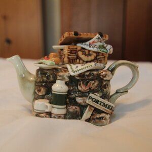 Teapot, small, vintage. Garden Picknick. Portmeirion Brand. Excellent condition.
